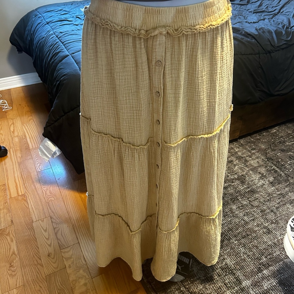 Easel skirt